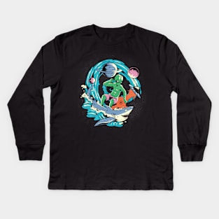 Alien surfing Kids Long Sleeve T-Shirt